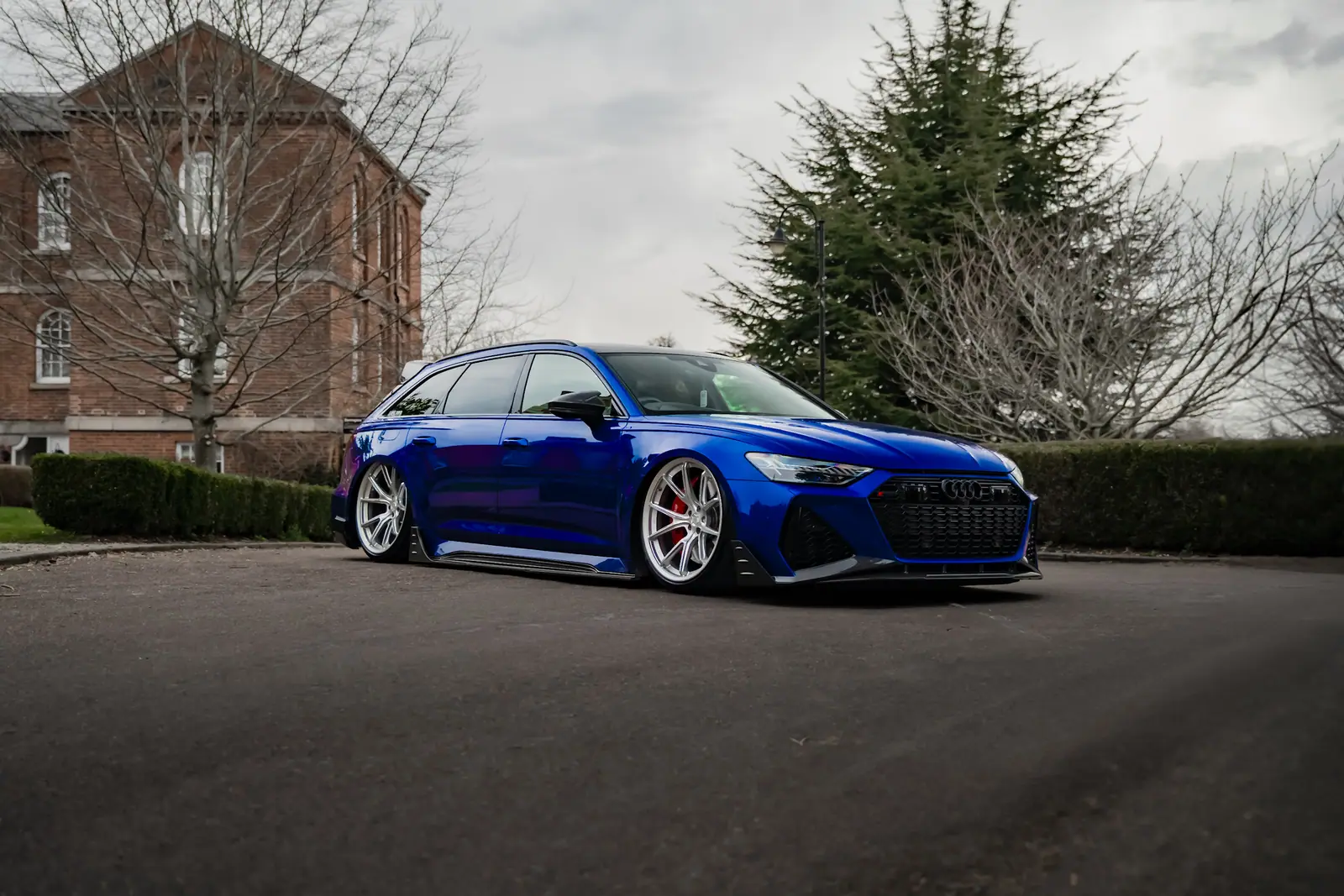 Audi RS6 C8 fitted with Aphero AF-1 wheels