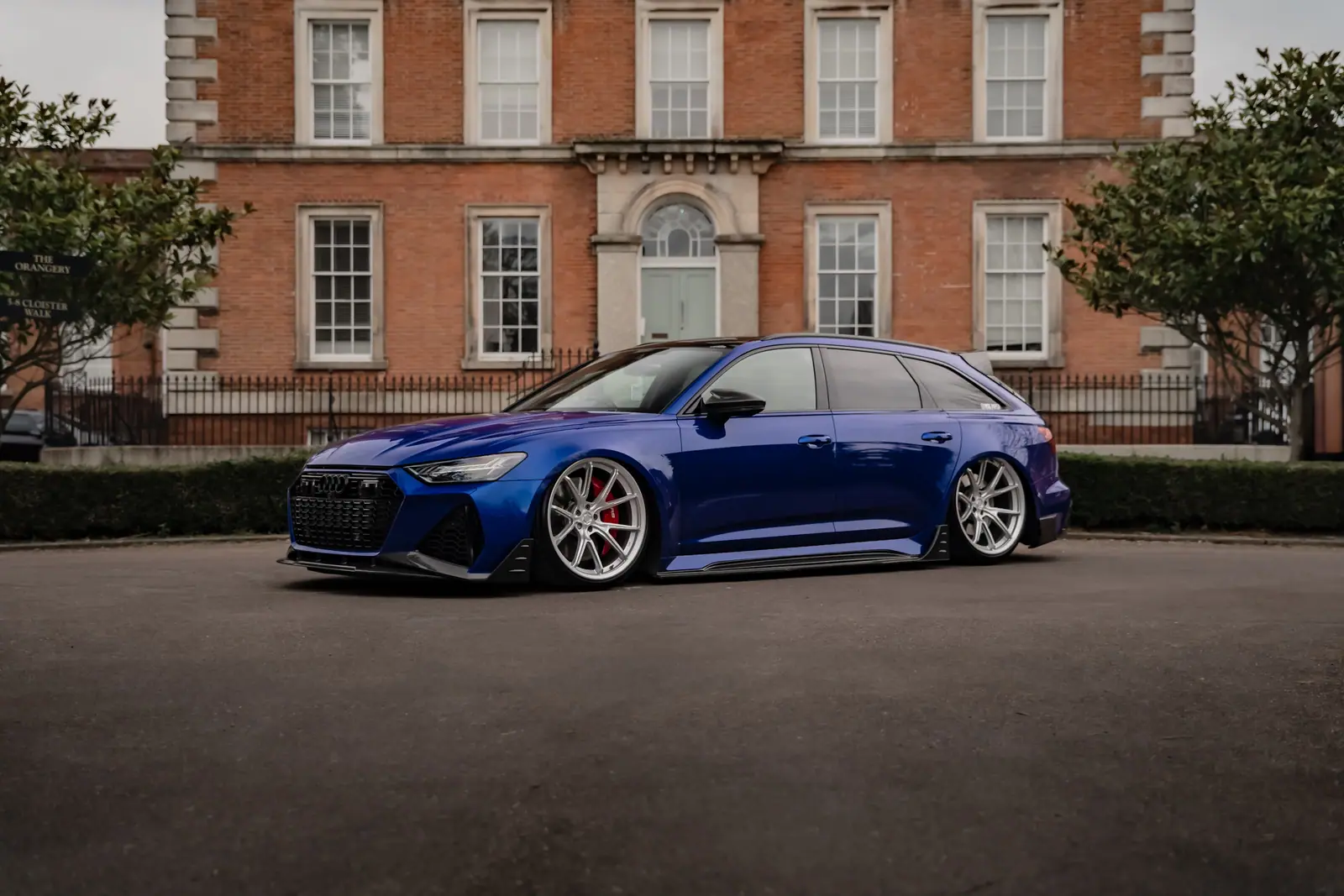Audi RS6 C8 fitted with Aphero AF-1 wheels