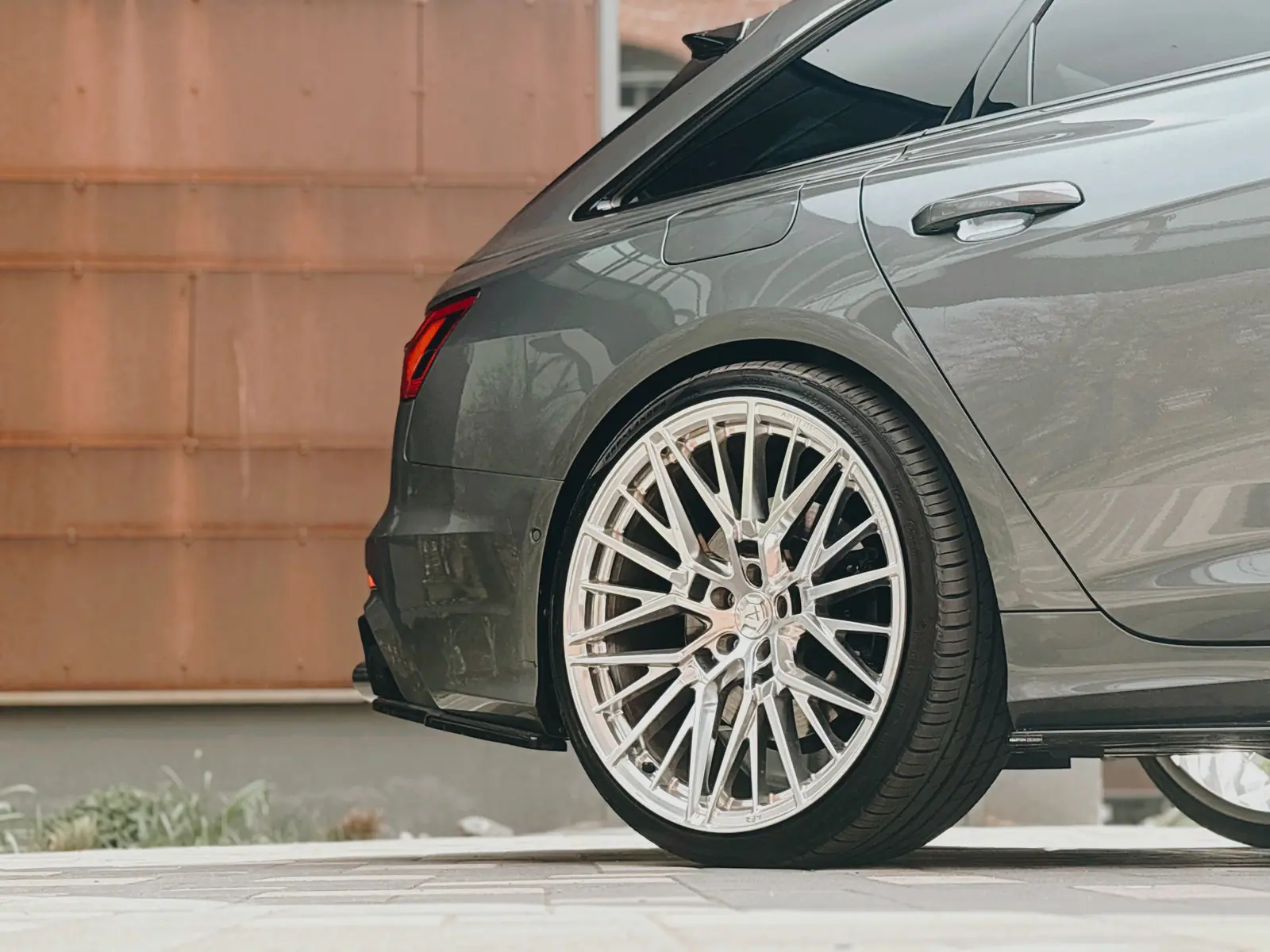 Audi S6 C8 Avant fitted with Aphero AF-2 wheels