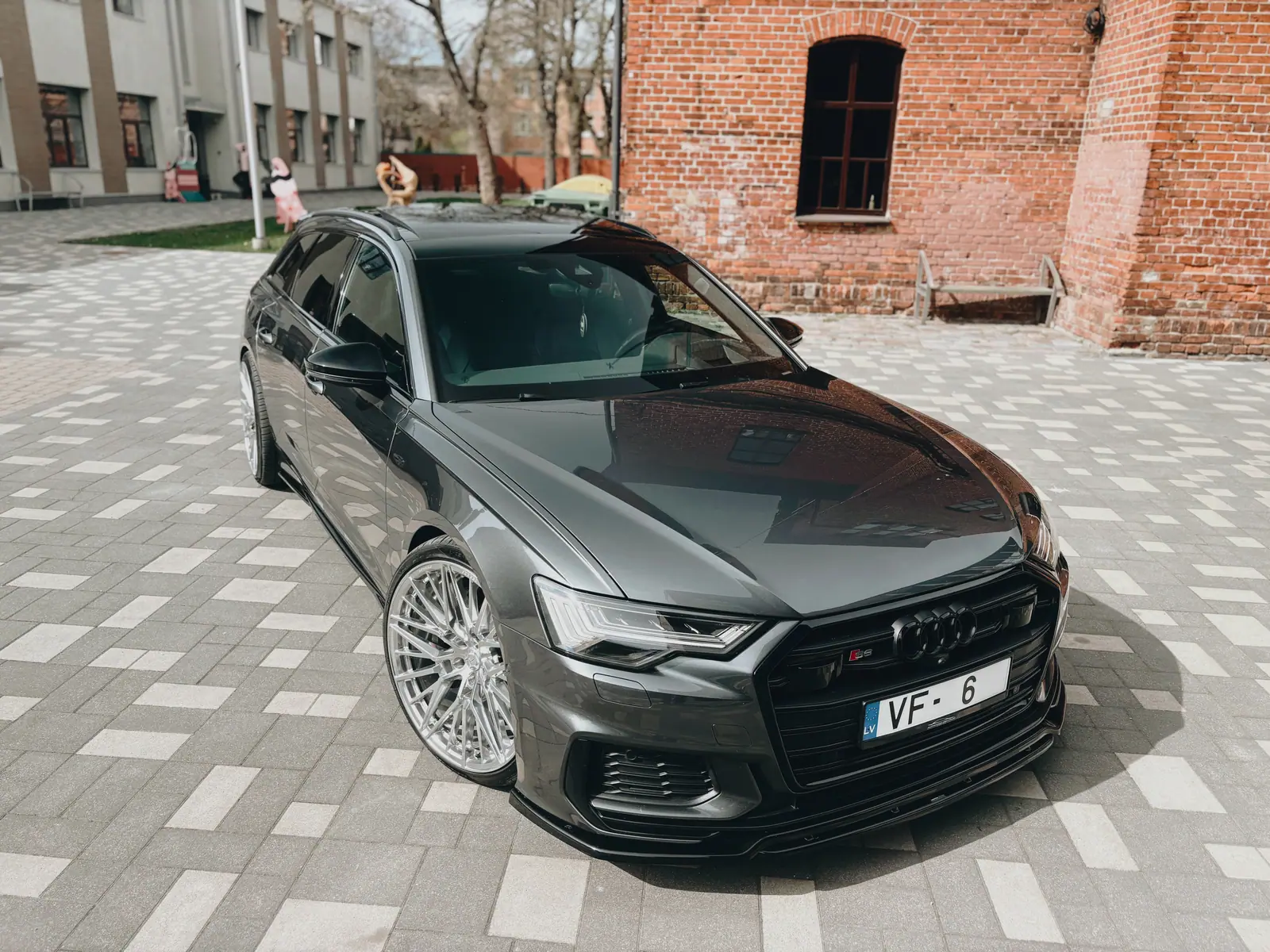 Audi S6 C8 Avant fitted with Aphero AF-2 wheels