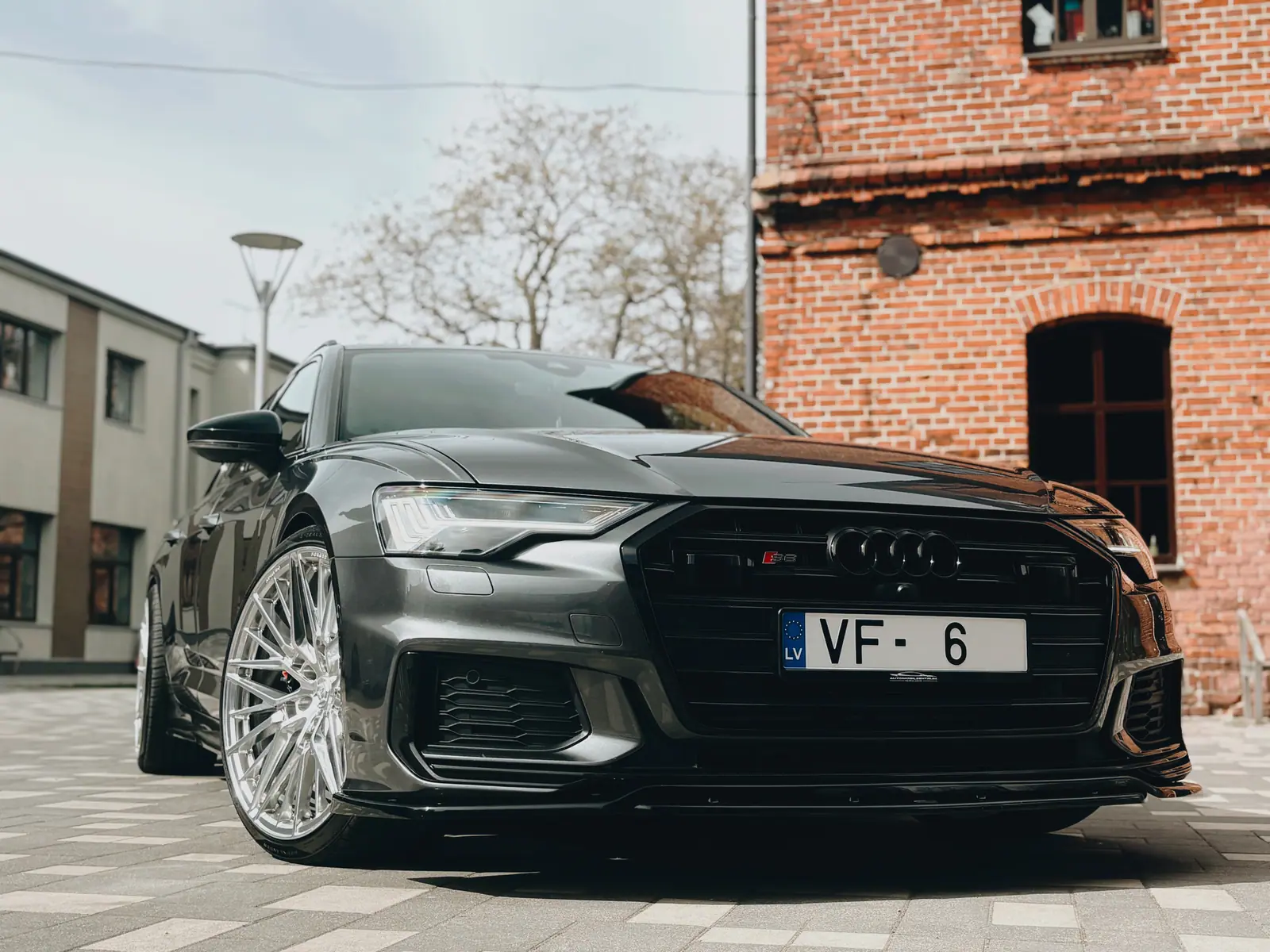 Audi S6 C8 Avant fitted with Aphero AF-2 wheels