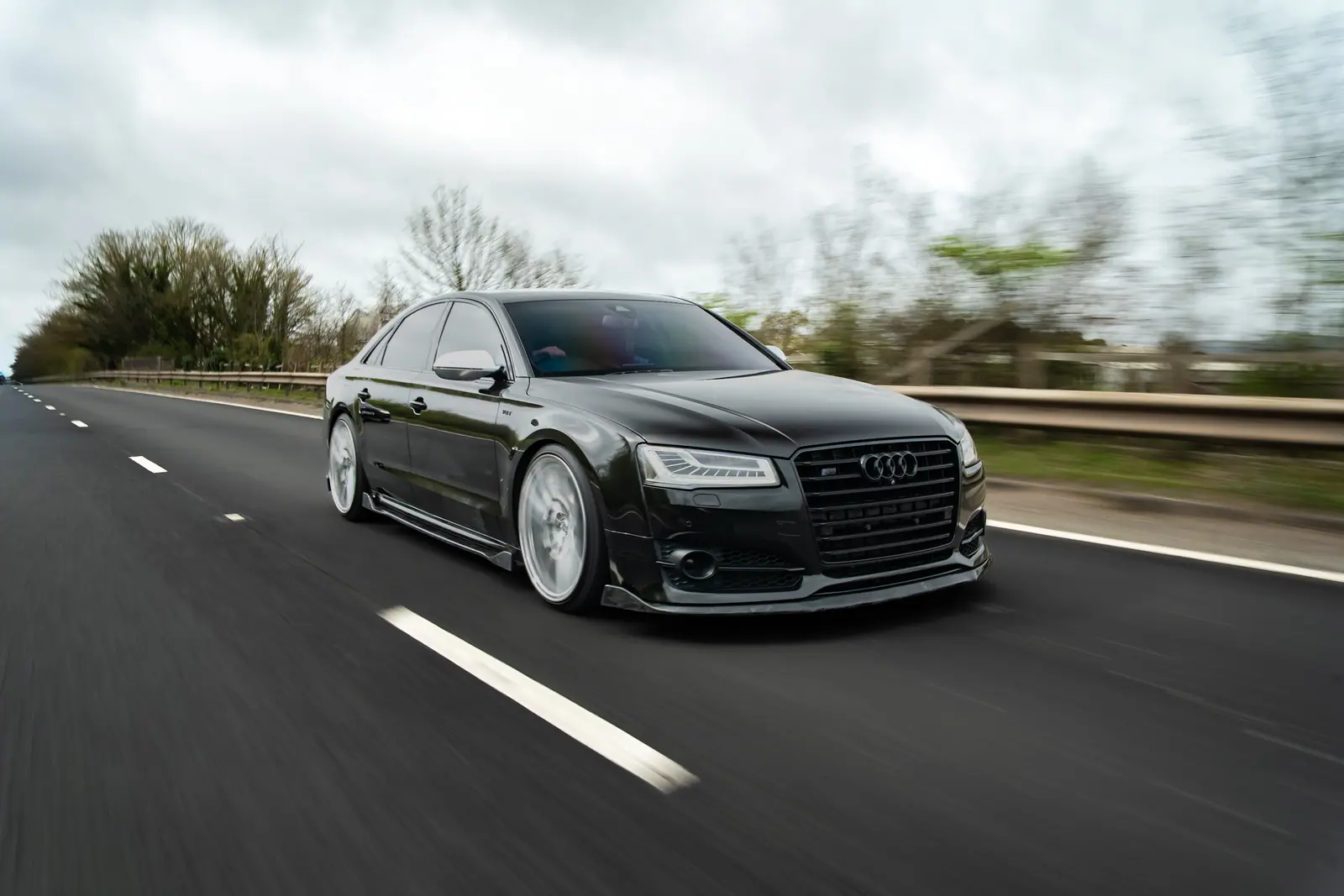 Audi S8 D4 fitted with Aphero AF-2 wheels