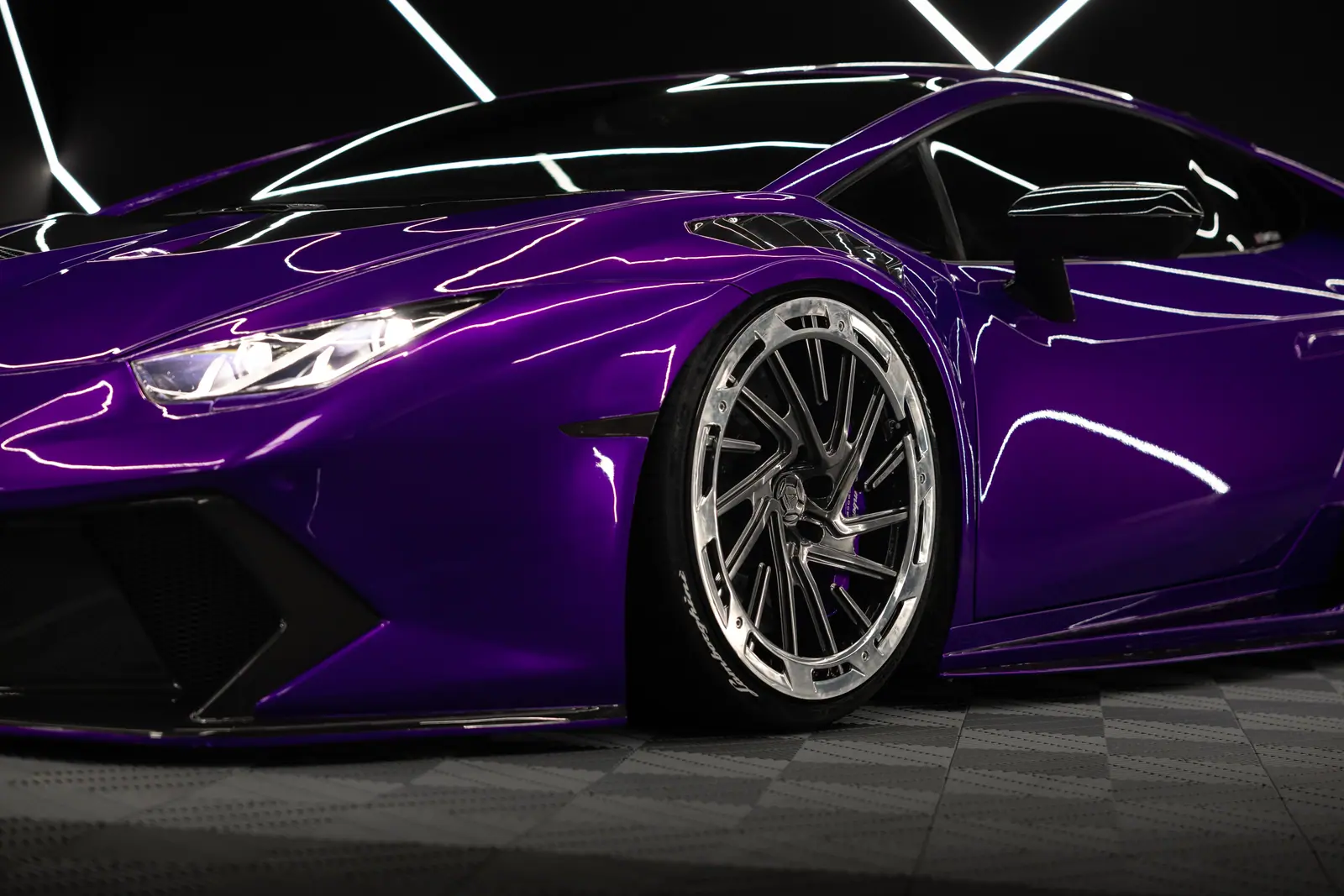 Lamborghini Huracán on Aphero AF-3 wheels at the GR8 Show