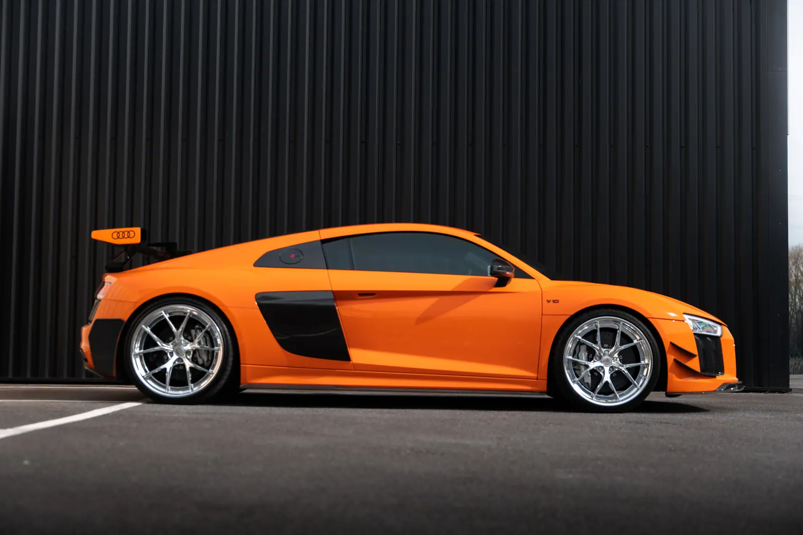Audi R8 V10 Plus fitted with Aphero AW-2 wheels