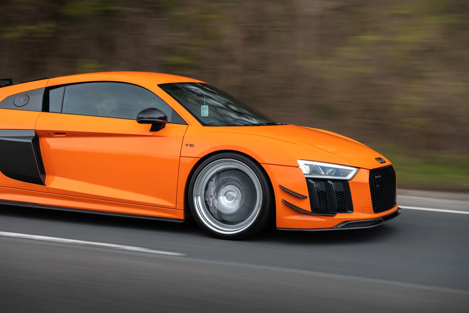 Audi R8 V10 Plus fitted with Aphero AW-2 wheels