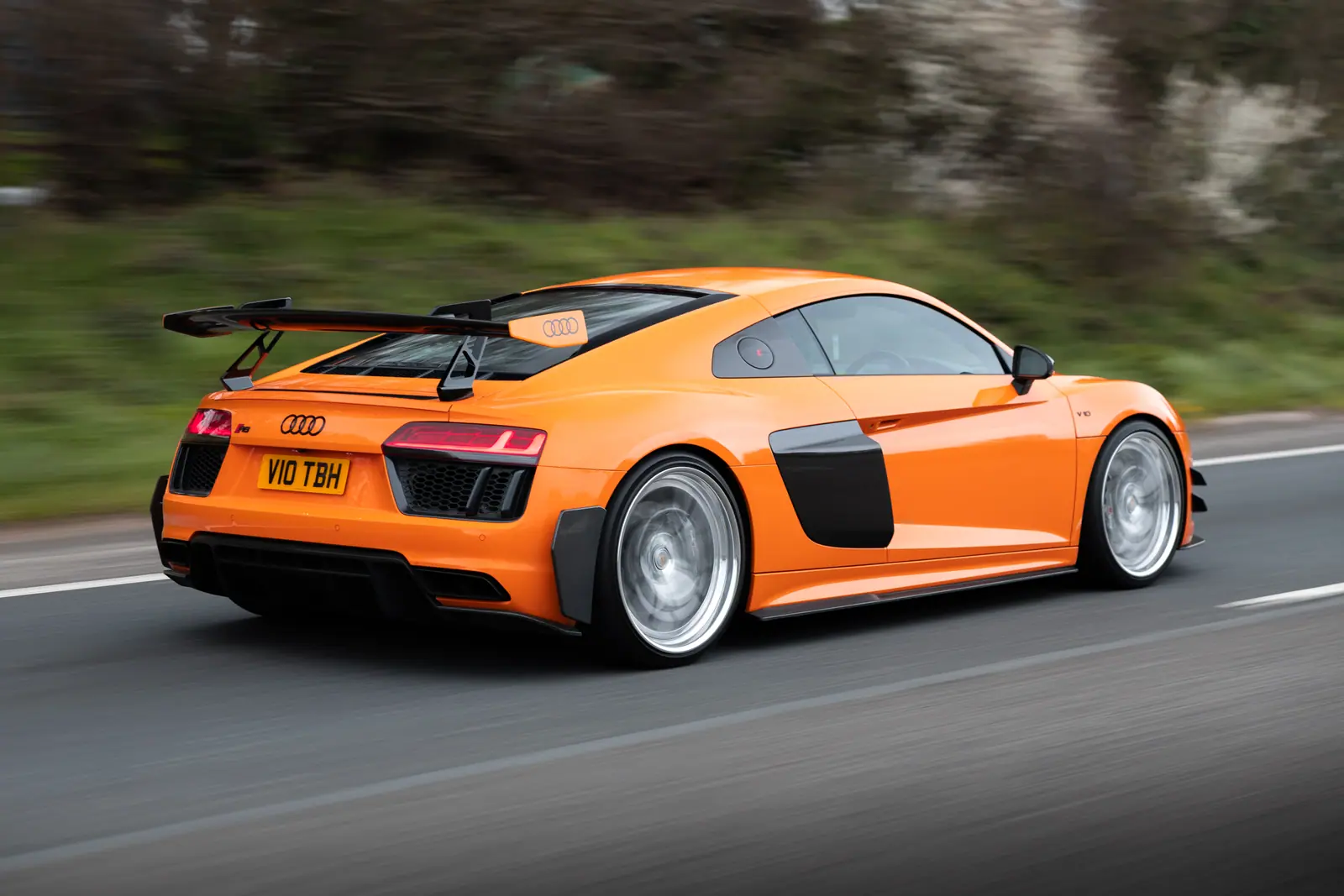 Audi R8 V10 Plus fitted with Aphero AW-2 wheels