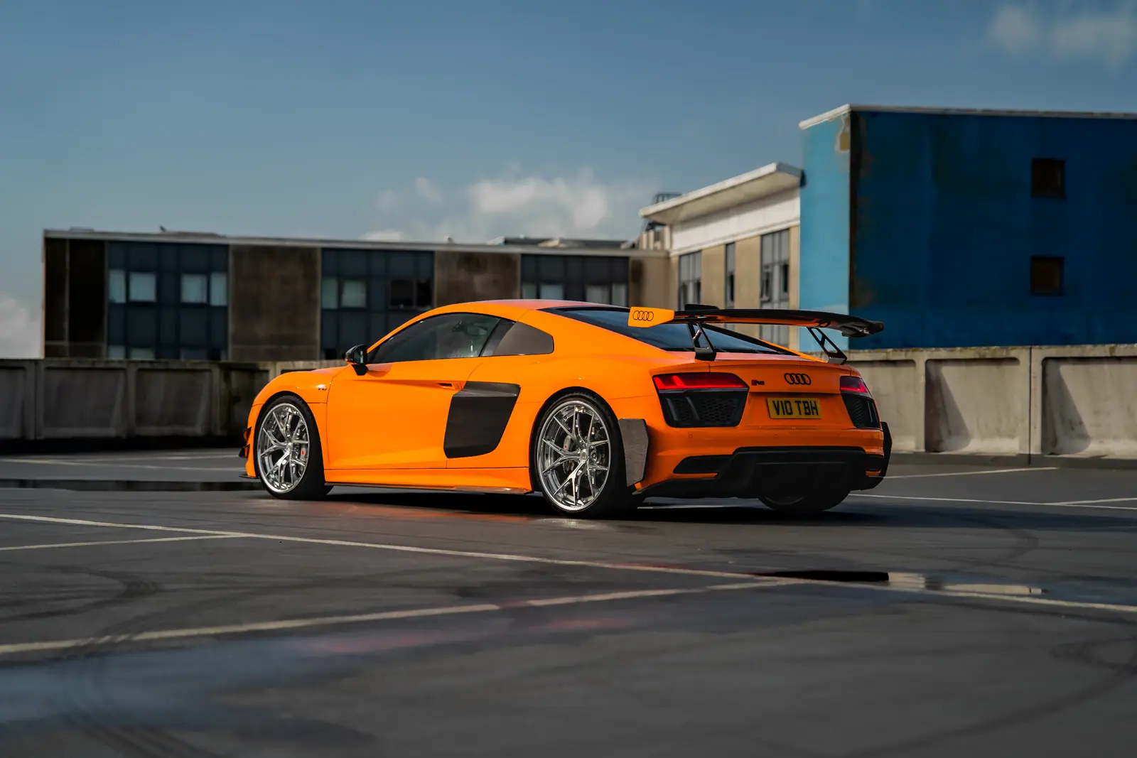 Audi R8 V10 Plus fitted with Aphero AW-2 wheels