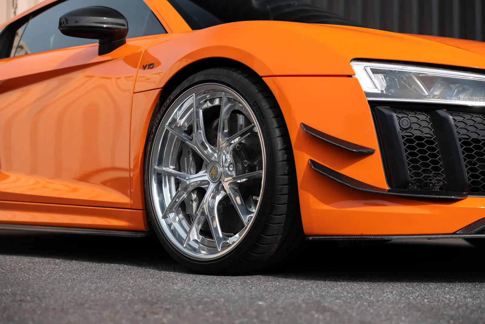 Audi R8 V10 Plus fitted with Aphero AW-2 wheels