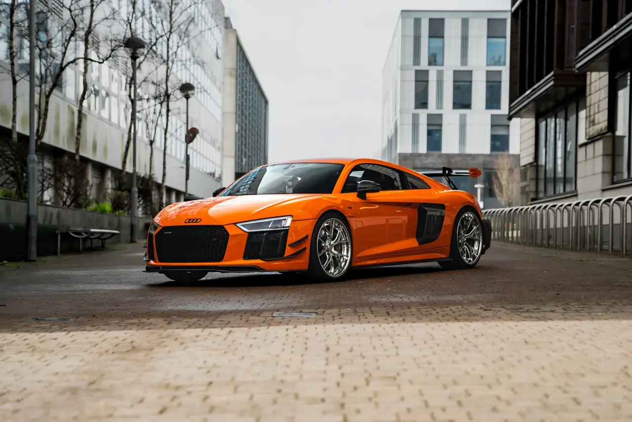 Solar Orange Audi R8 V10 Plus on Aphero AW-2 wheels in an urban car park