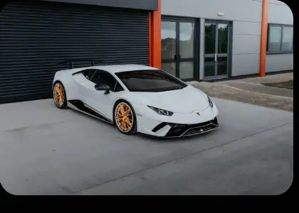 White Lamborghini Huracán fitted with Aphero AF-7 wheels