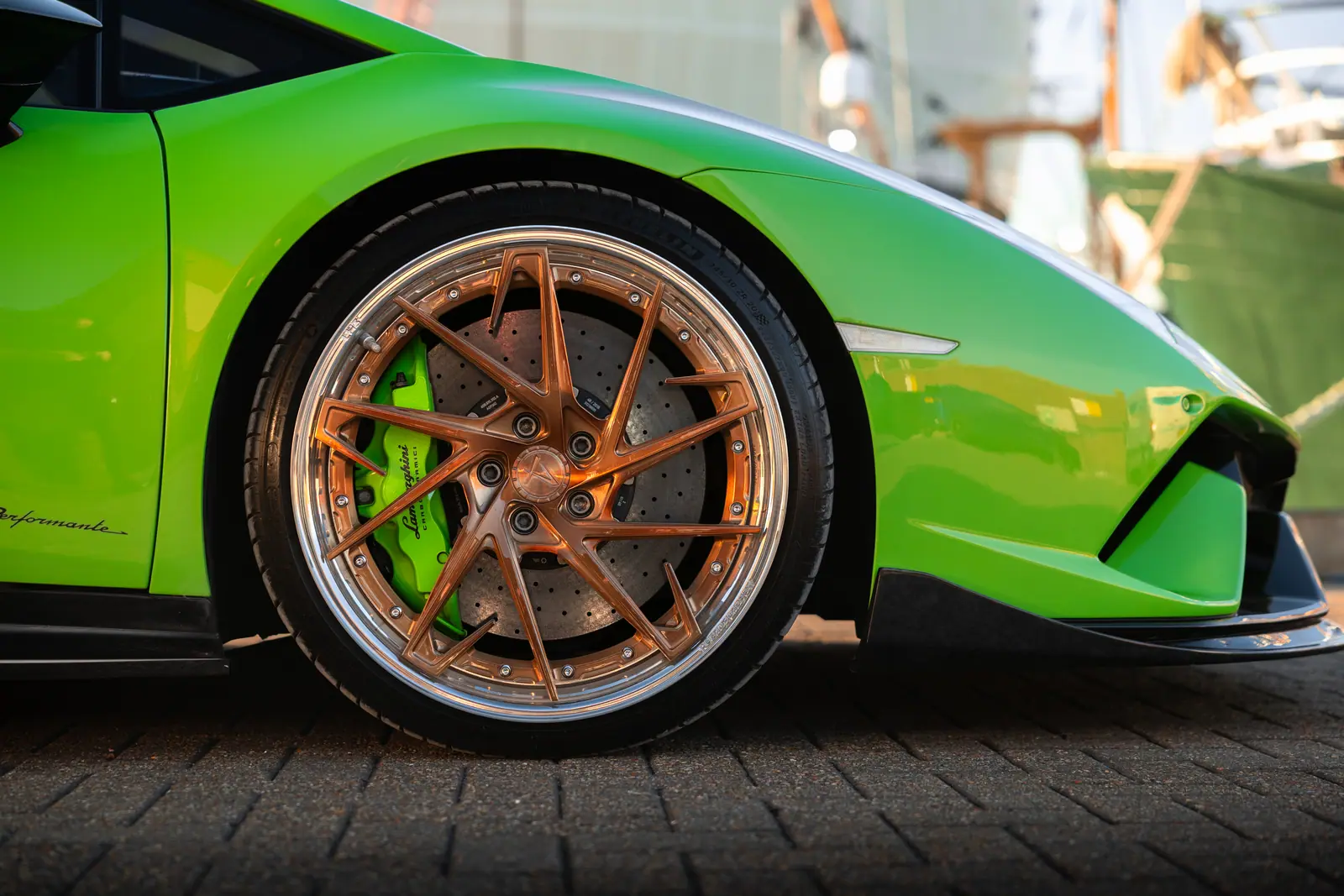 Green Lamborghini Huracán Performante fitted with Aphero LH-3 wheels