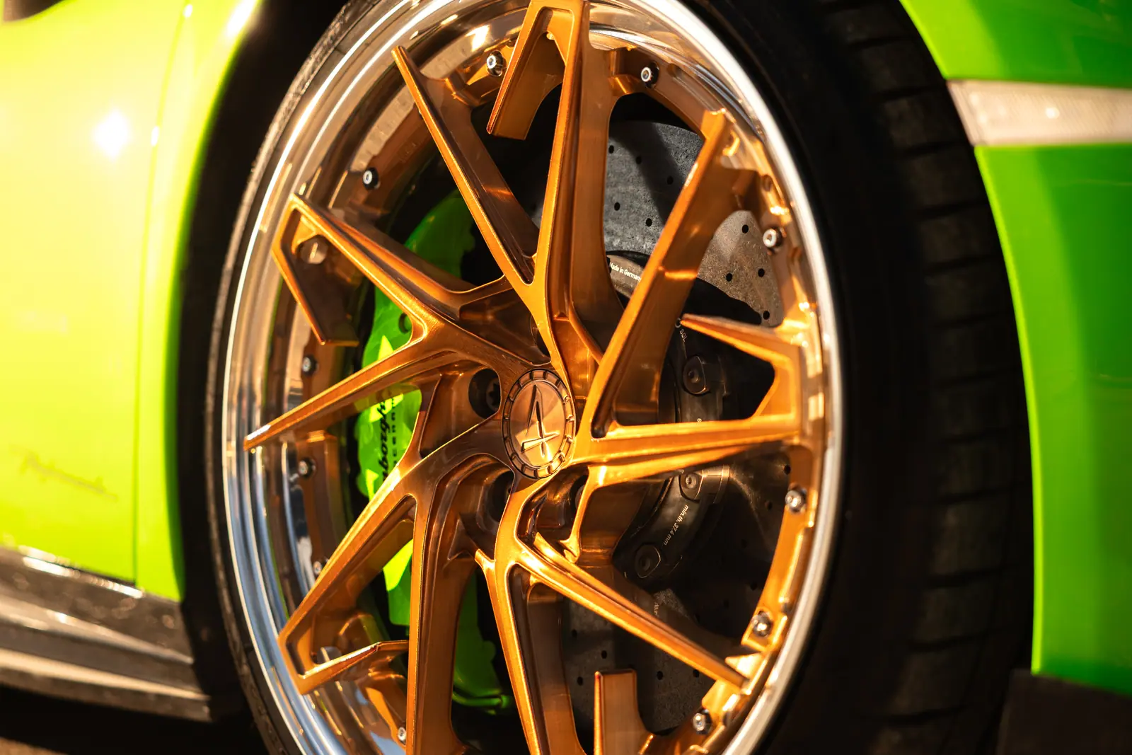 Green Lamborghini Huracán Performante fitted with Aphero LH-3 wheels