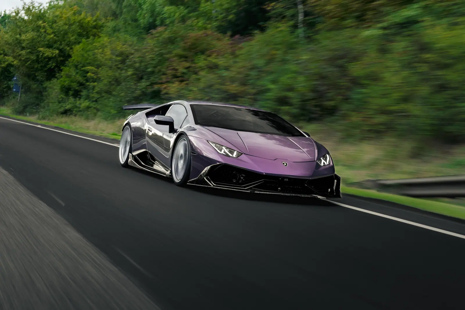 Purple Lamborghini Huracán fitted with Aphero LH-3 wheels