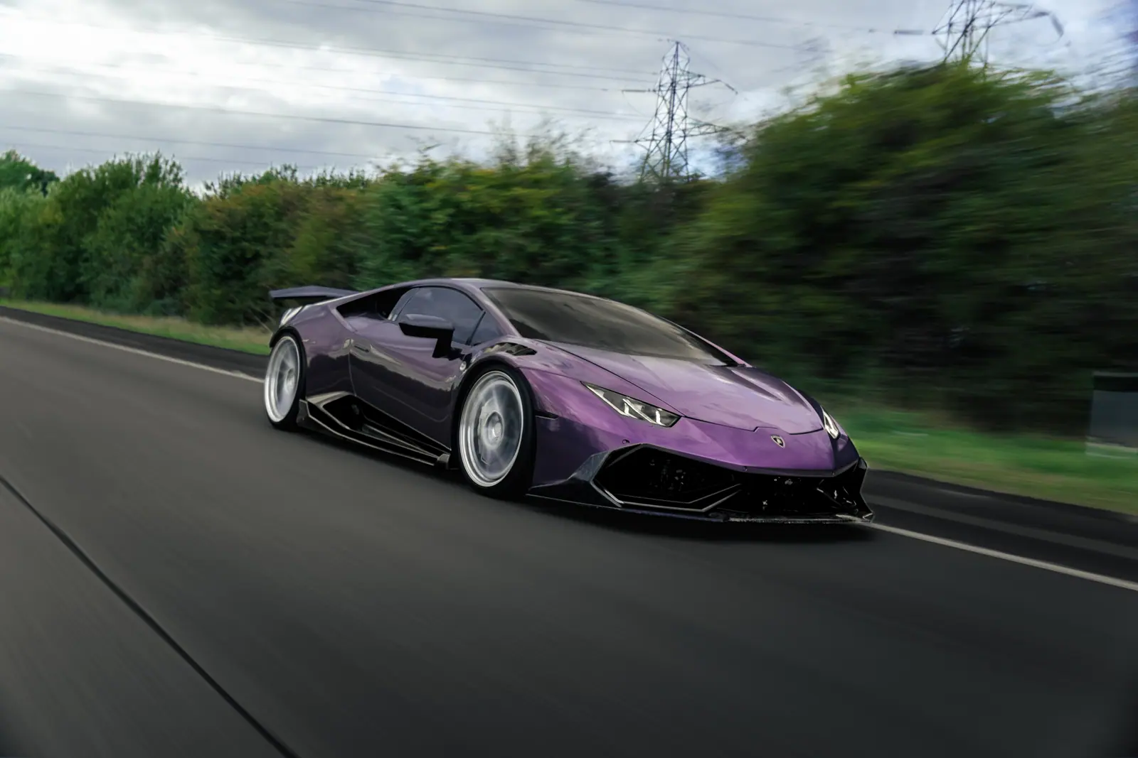 Purple Lamborghini Huracán fitted with Aphero LH-3 wheels
