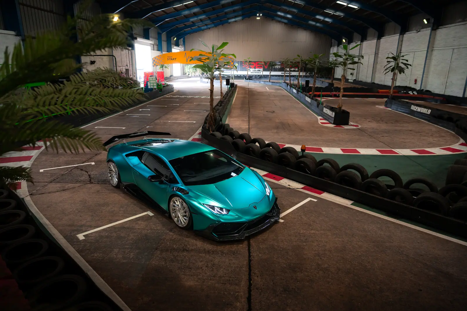 Teal Lamborghini Huracán fitted with Aphero LH-3 wheels