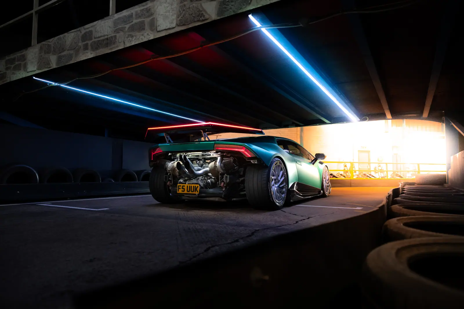 Teal Lamborghini Huracán fitted with Aphero LH-3 wheels
