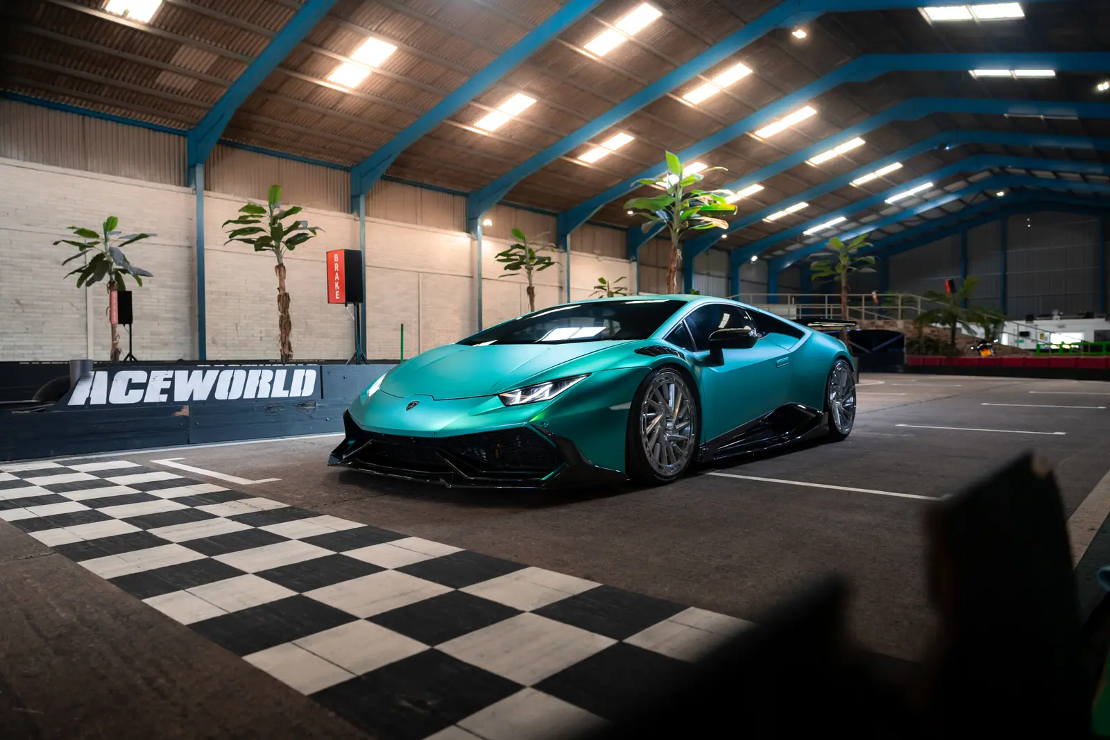 Teal Lamborghini Huracán fitted with Aphero LH-3 wheels