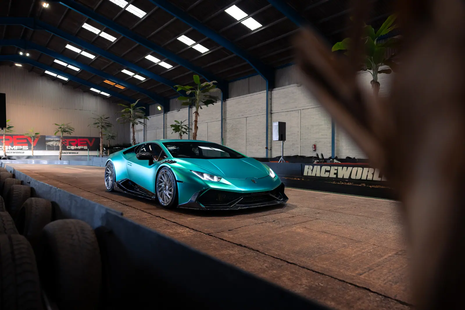 Teal Lamborghini Huracán fitted with Aphero LH-3 wheels
